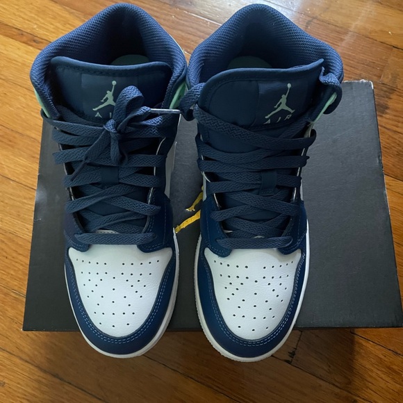 Air Jordan 1 MID “Mint” - Picture 2 of 4